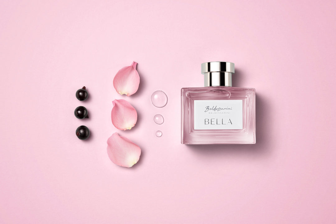 Bella Flakon mit Duftinhalt und rosa Hintergrund