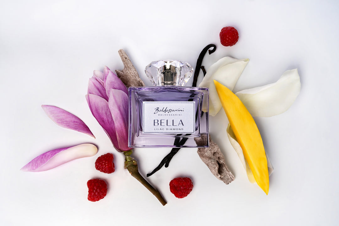 Baldessarini Bella Lilac Diamond Flakon mit Duftinhalt und weißem Hintergrund