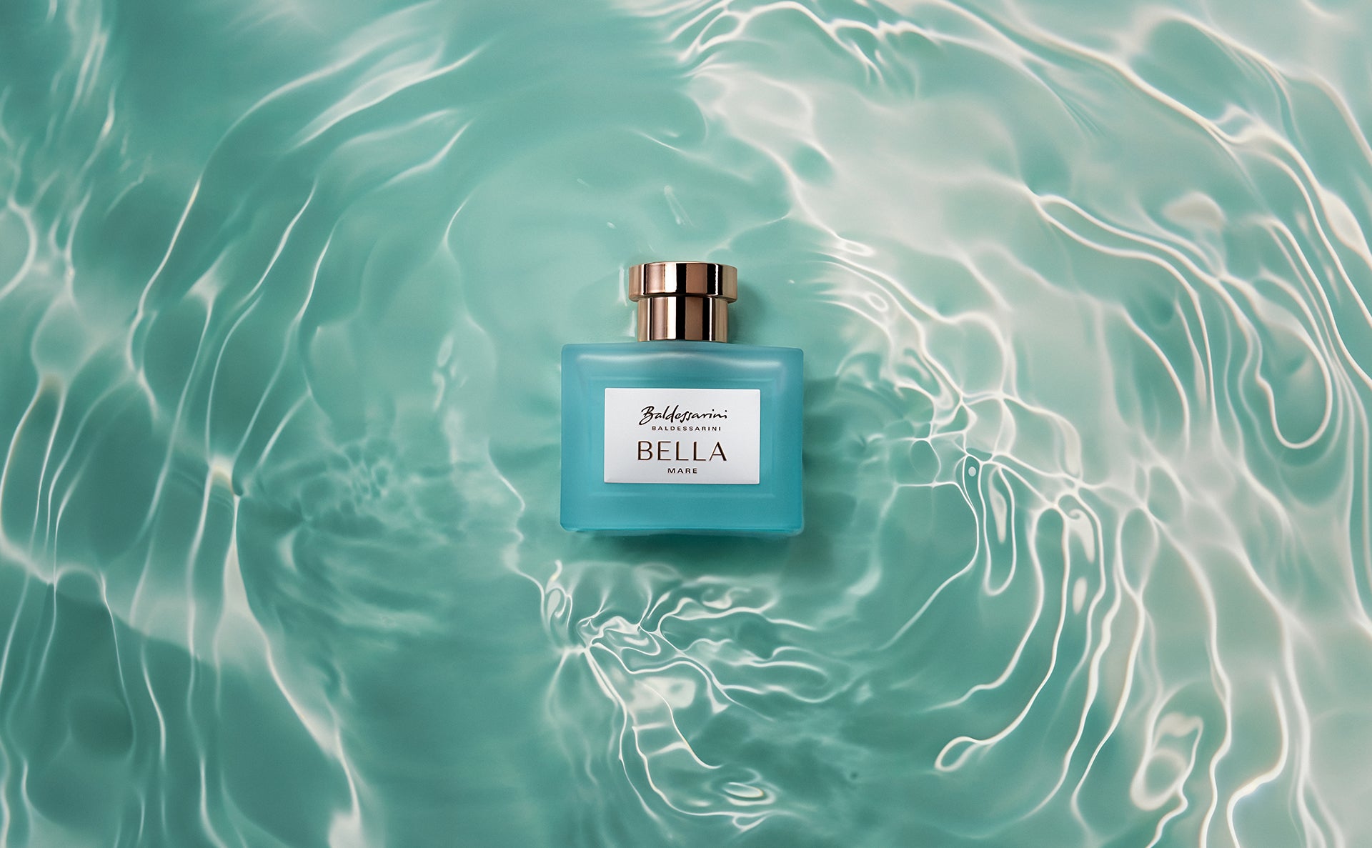 Baldessarini Bella Mare Flakon im Wasser