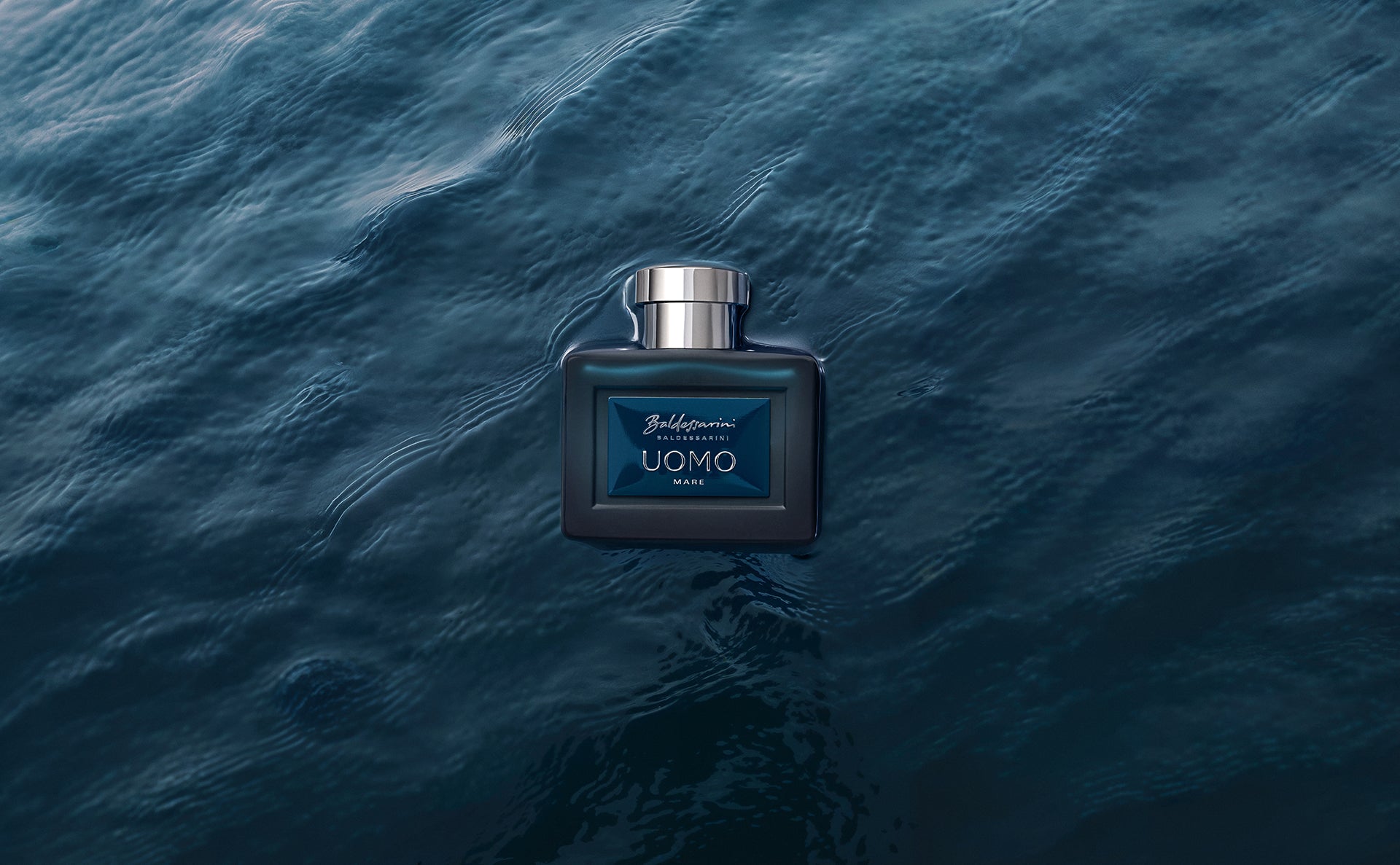 Baldessarini Uomo Mare Flakon im Wasser