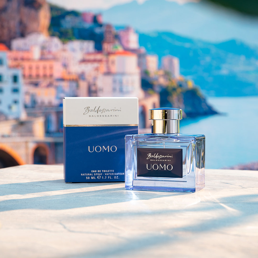 Baldessarini Uomo Flakon und Faltschachtel am Meer